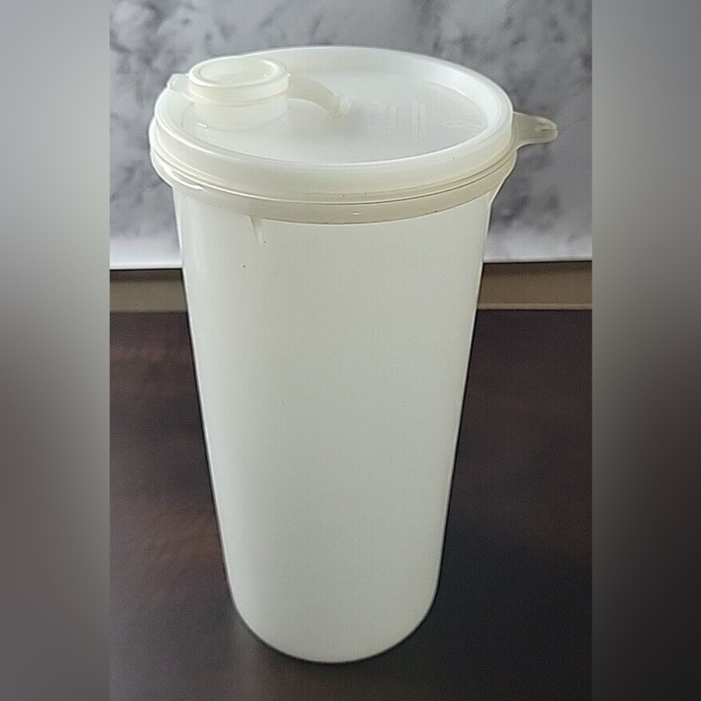 🔥🔥Vintage Tupperware Handolier #261 48oz Pitcher Drink Mug Flip Lid Seal